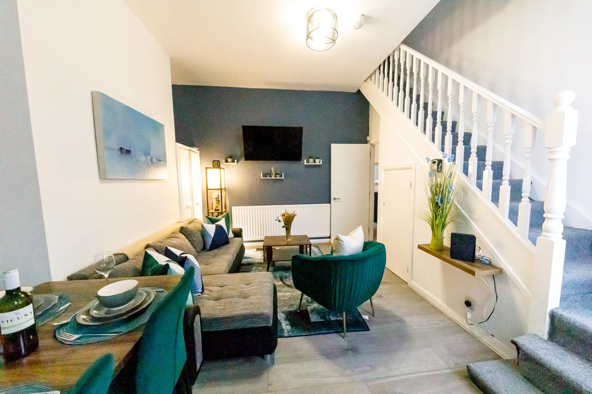 Fantastic 6 Bedroom House!2