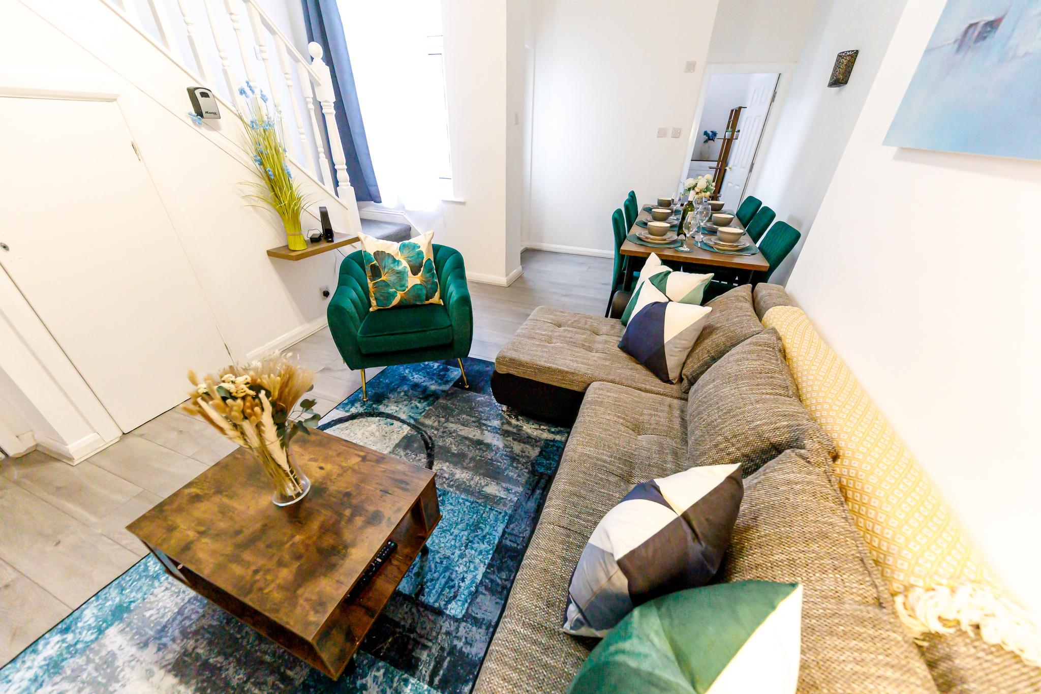 Fantastic 6 Bedroom House!4