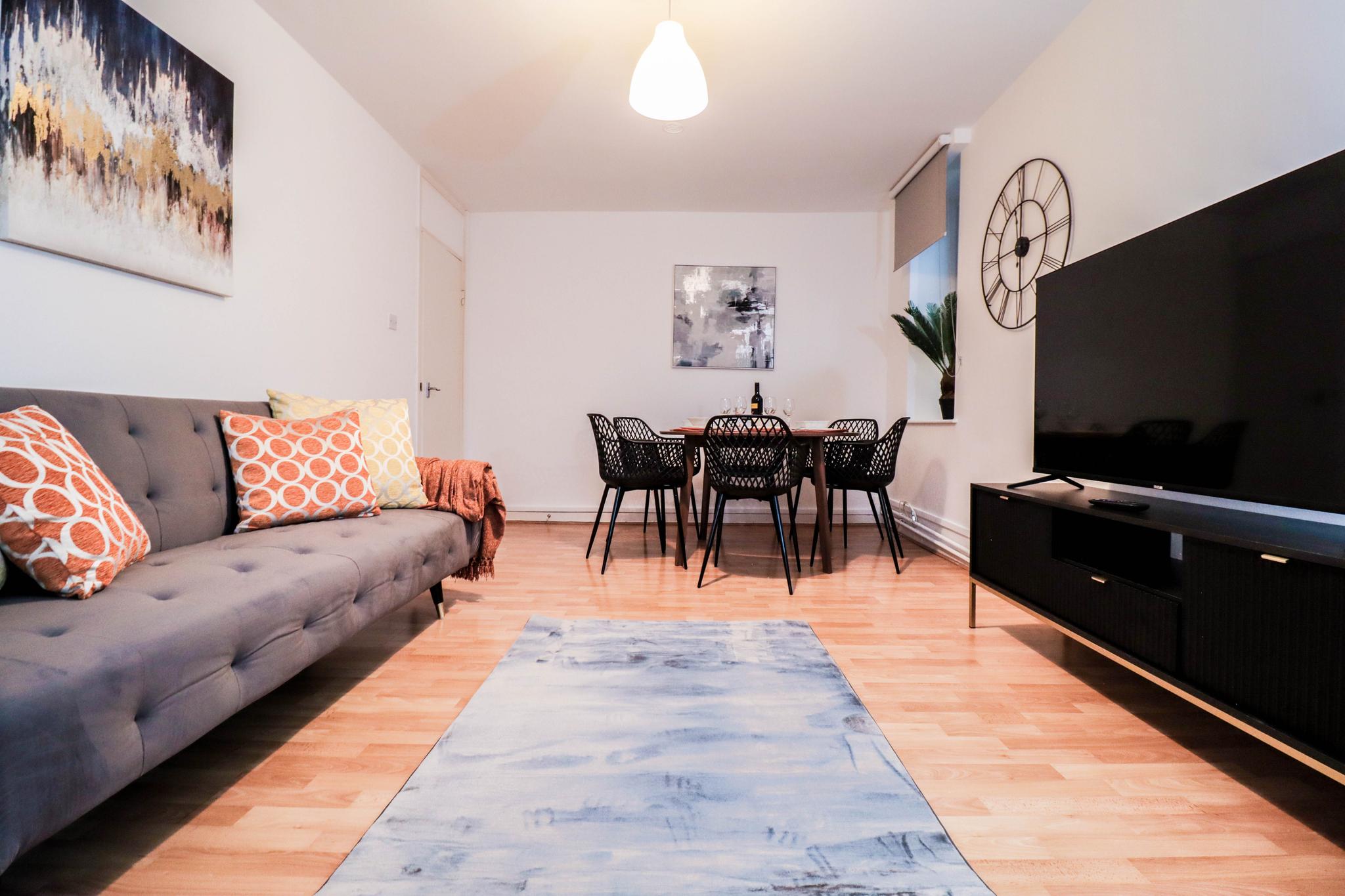 3 Bedroom Flat - Great Location5