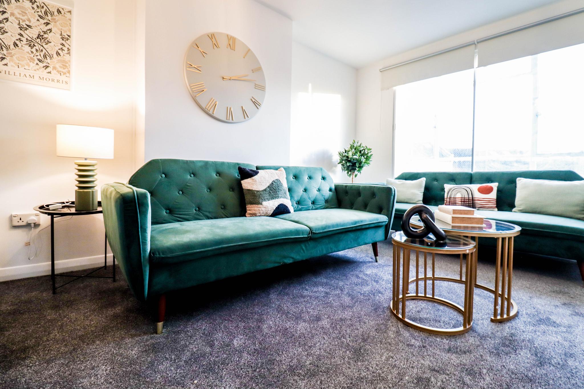 Lovely 3 Bedroom Maisonette!6