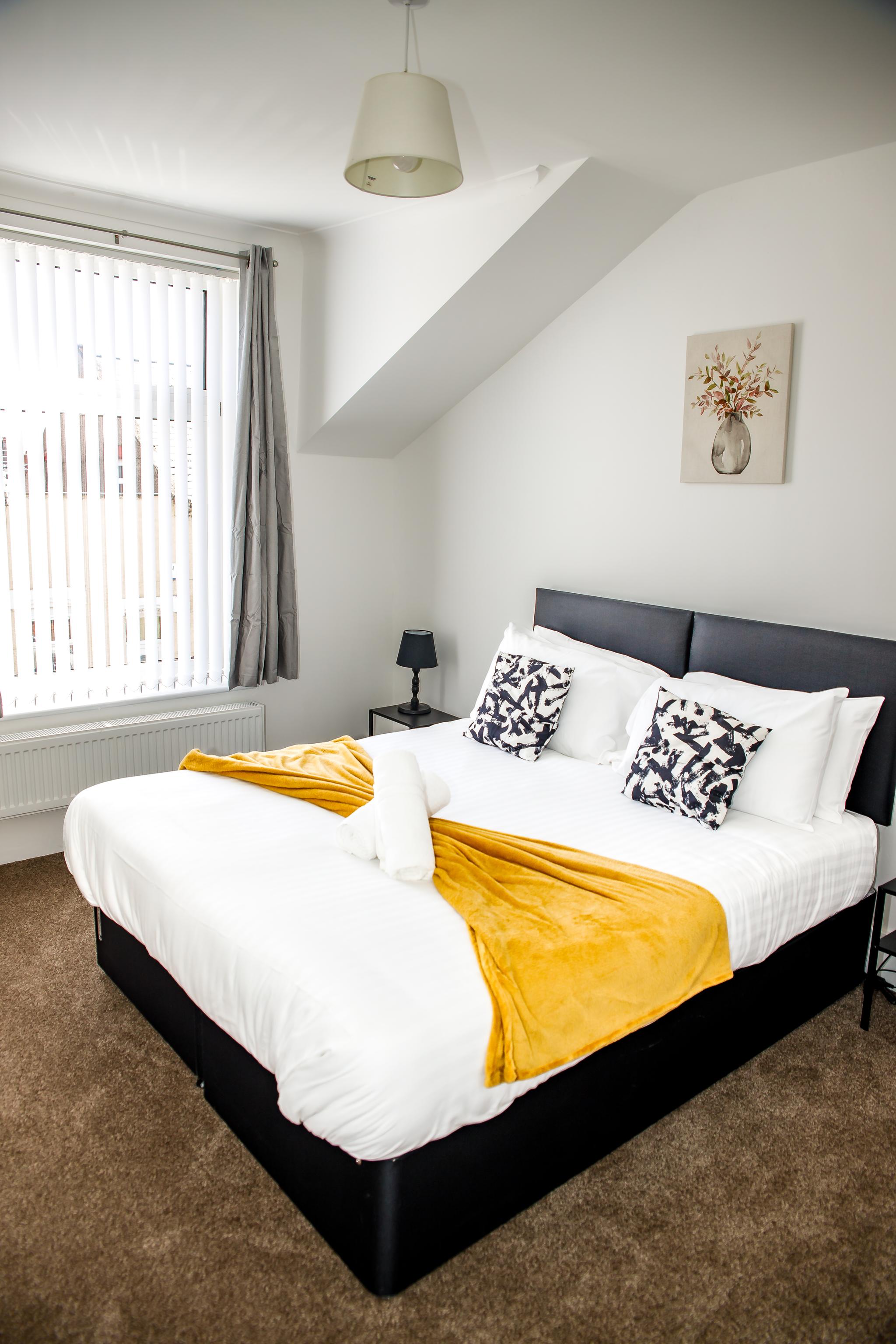 Spacious 4-Bed | Parking | Wi-Fi3