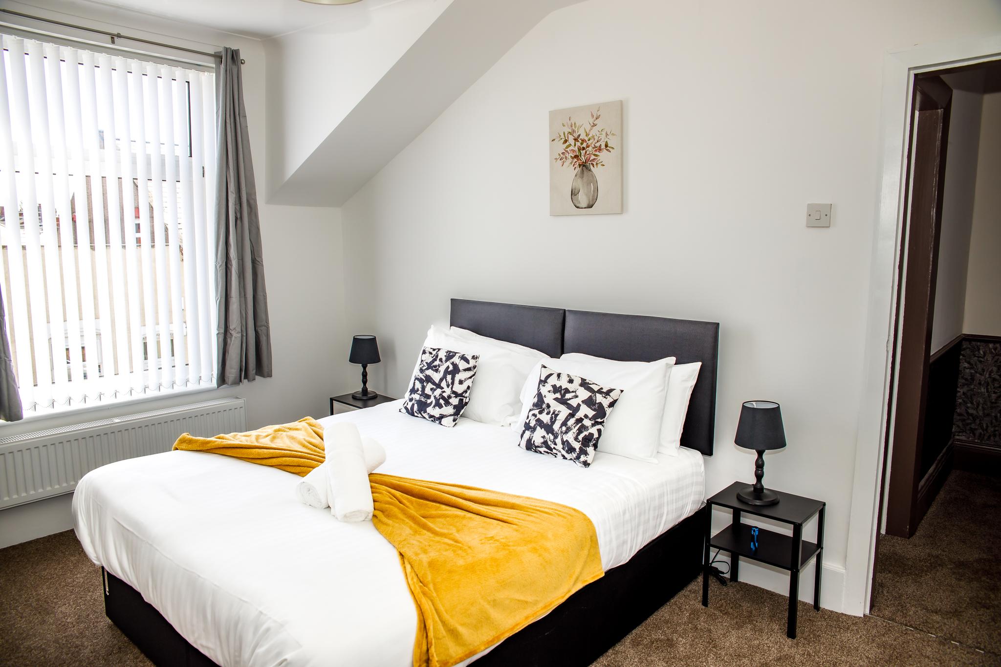 Spacious 4-Bed | Parking | Wi-Fi4