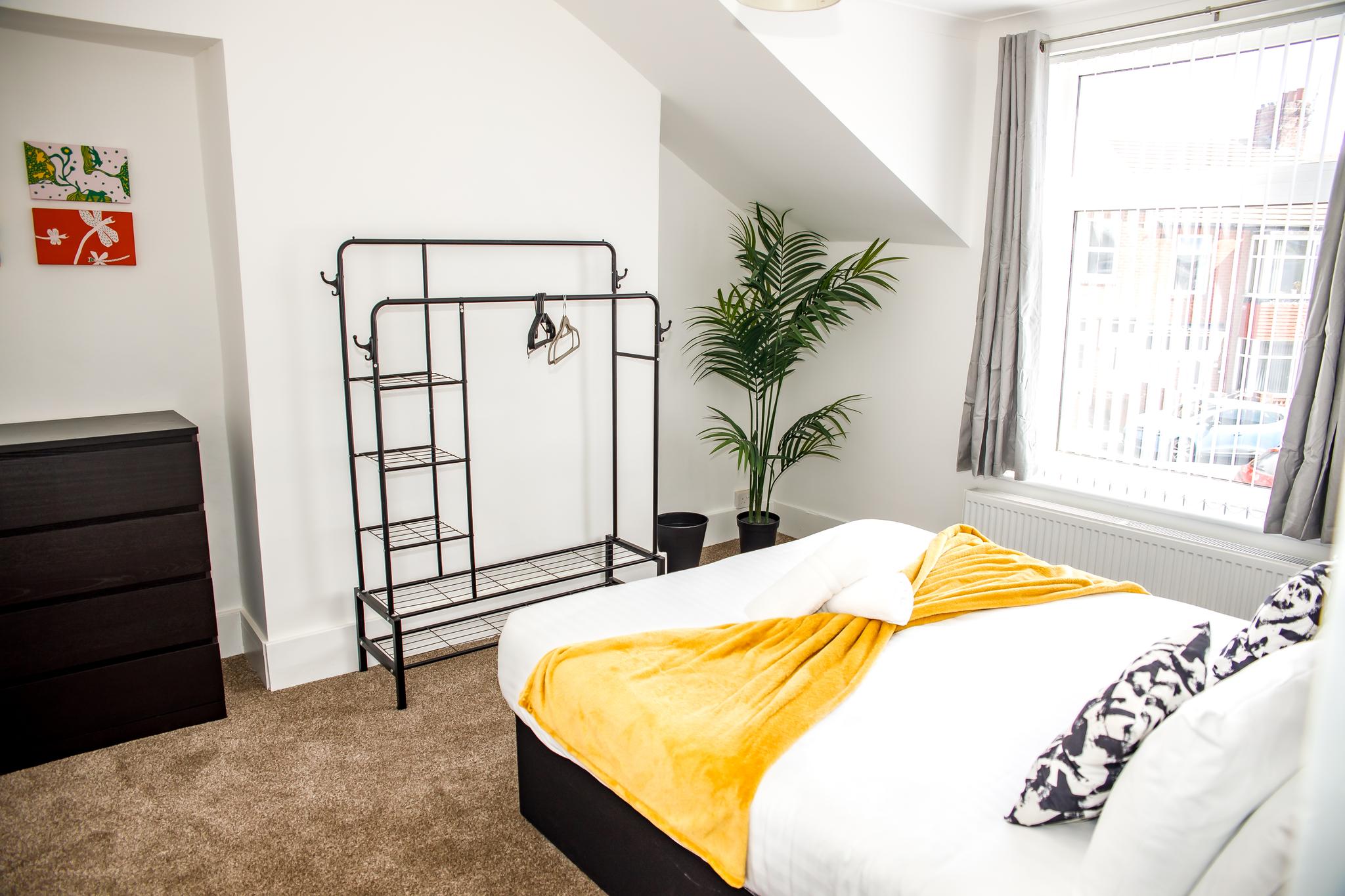 Spacious 4-Bed | Parking | Wi-Fi2