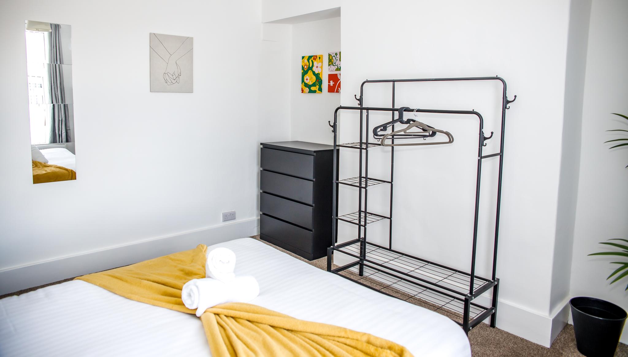 Spacious 4-Bed | Parking | Wi-Fi6