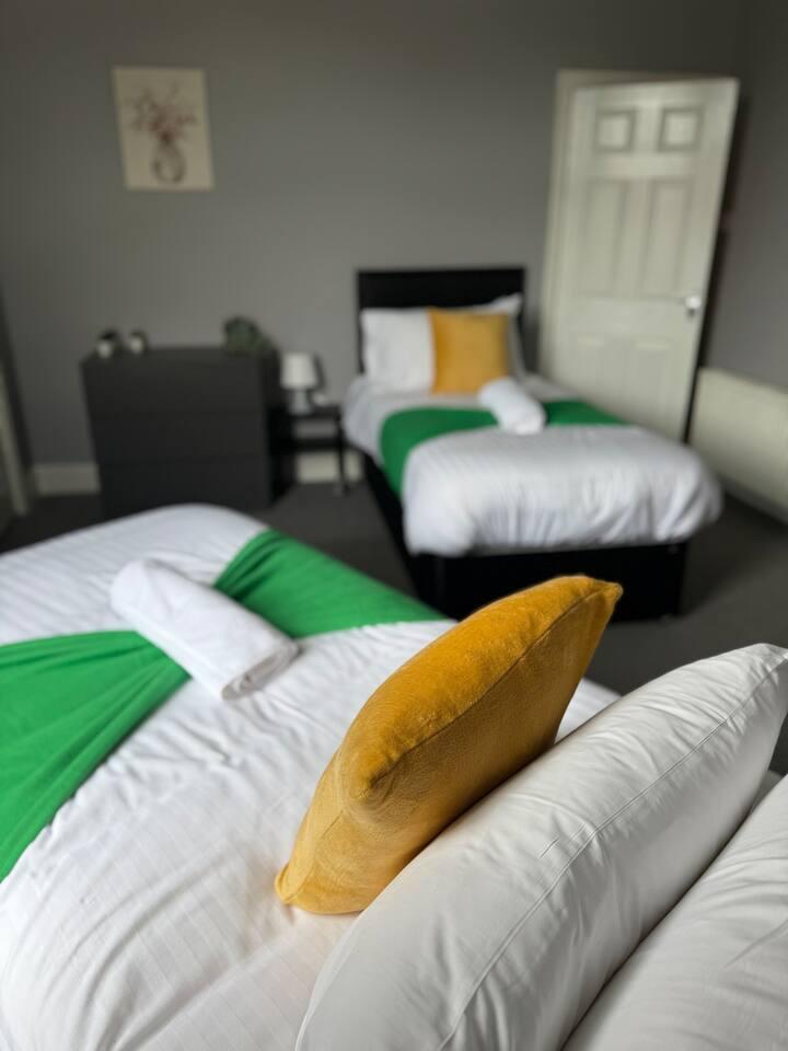 Huge 5 Bed | Secure Parking | Contractors welcome