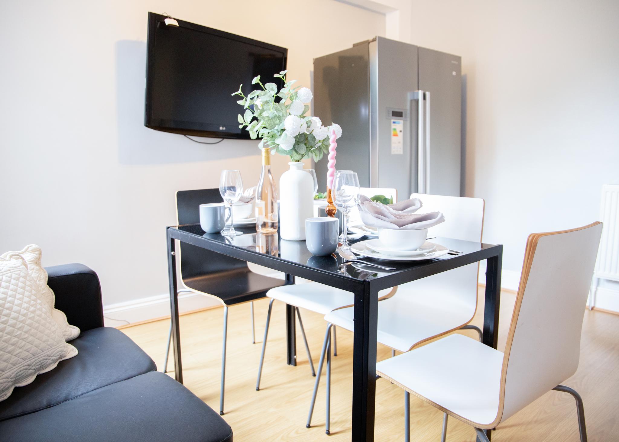 Clean and Modern Contractor Housing!6