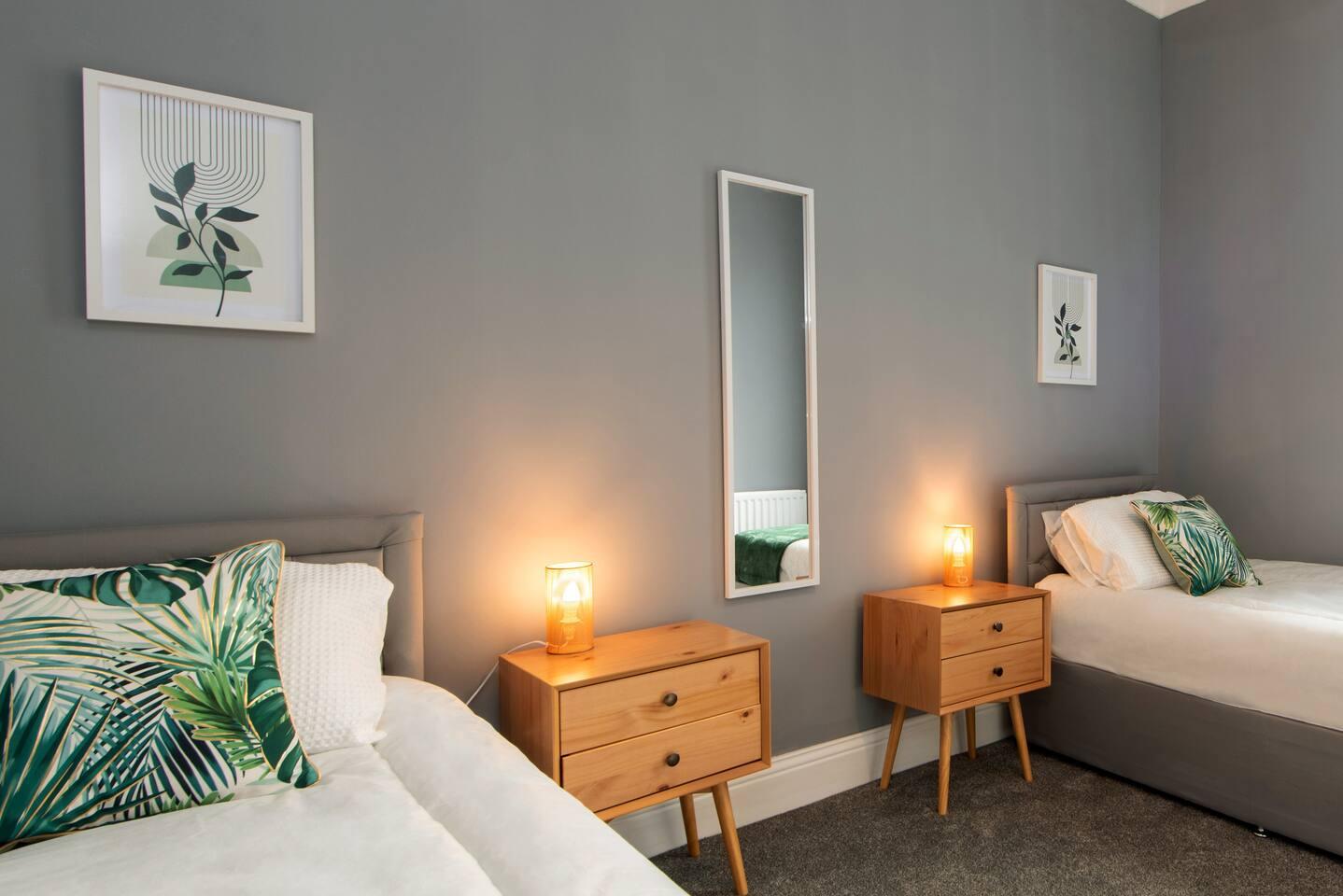 3Bed Sleeps 6 - Nr Hospital Parking & WiFi5