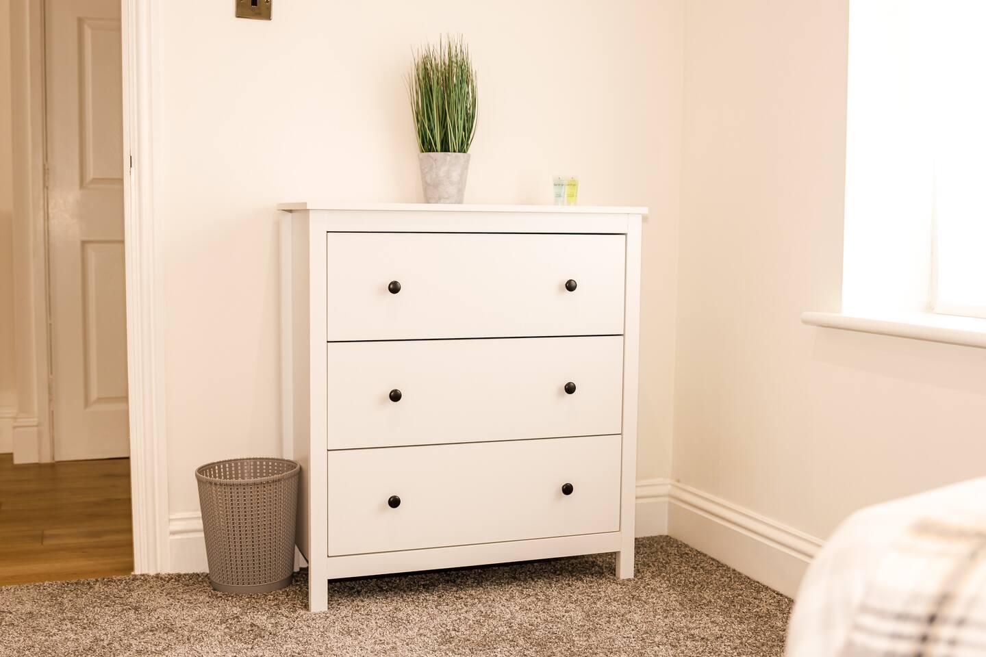 3BR Modern Stay + Wi-Fi/Parking4