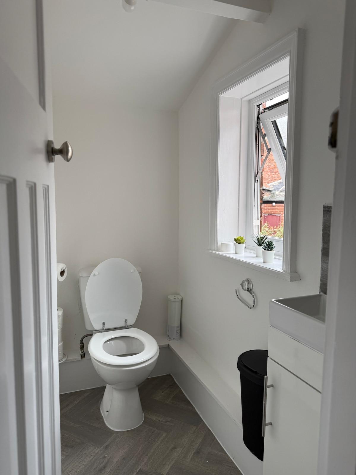 Spacious 3BR - Off-Street Parking -Nxt to Hospital6